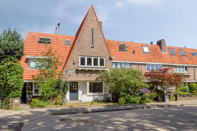 Pastoor van Arsplein 24