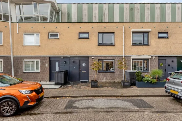 Bisschop Romerostraat 114