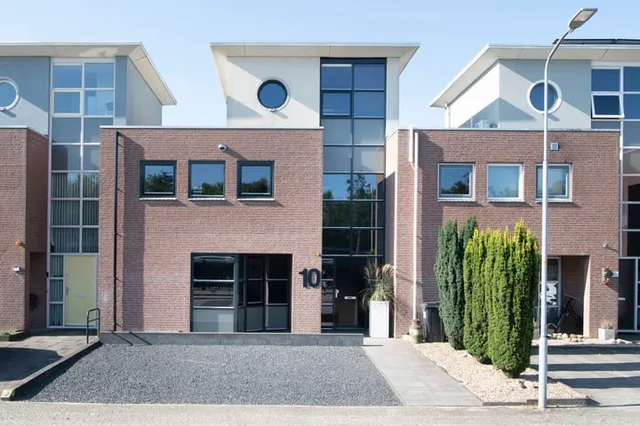 Scheefkelk 10