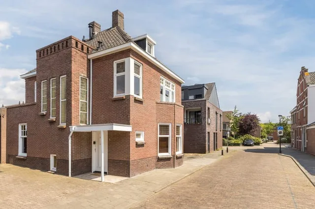 van Coothstraat 1