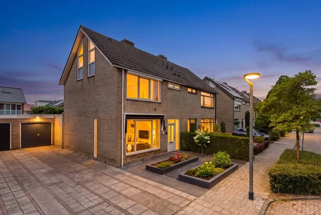 Twee onder een kapwoning (Bouwnr. 51)