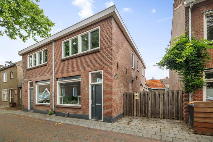 Middelweg 22